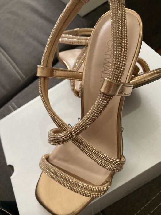 Pantofi si sandale diferite modele