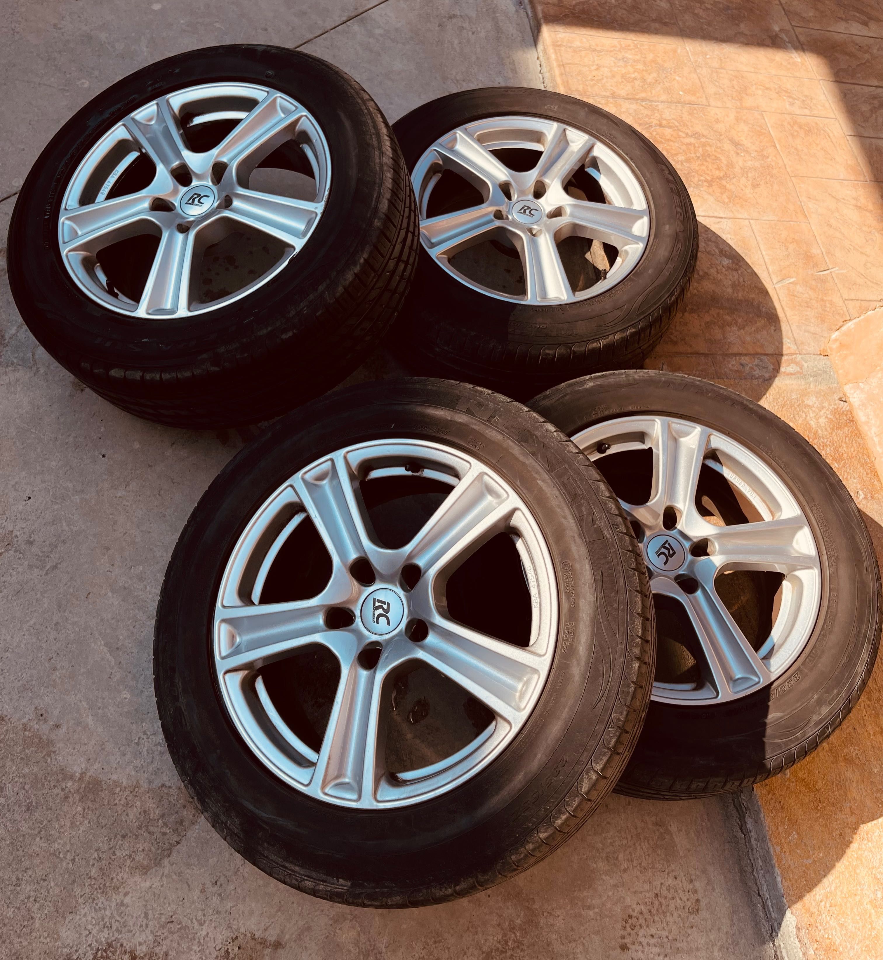 Алуминиеви джанти RC Design 17” в комплект с гуми 235/55R17 Nexen