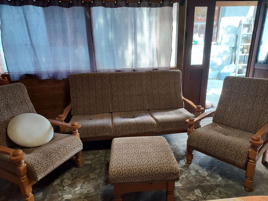 Мебели за всекидневна от масив