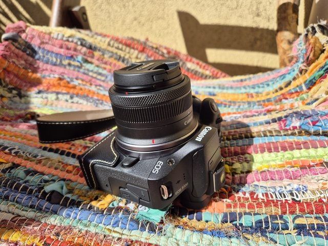 Canon R100 + Canon RF-S 18-45