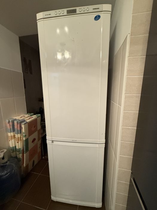 Холодильник Samsung