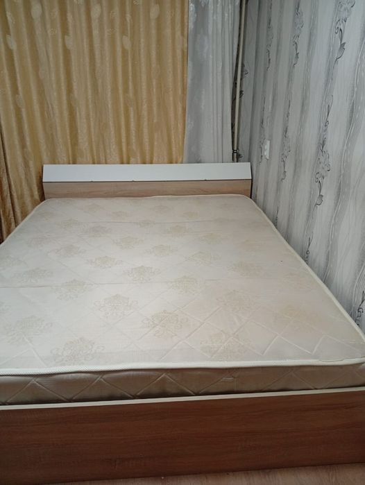 Продам кровать двуспалка большая 15 тыс.