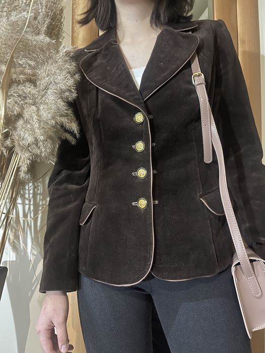 Дорогой пиджак б/у в отличном состоянии.