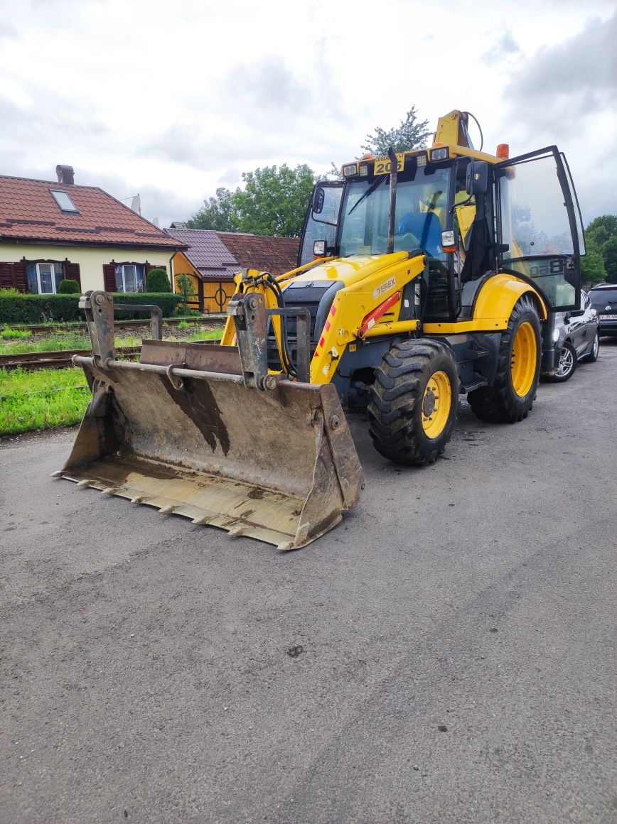 Ofer servicii cu buldoexcavator și miniexcavator