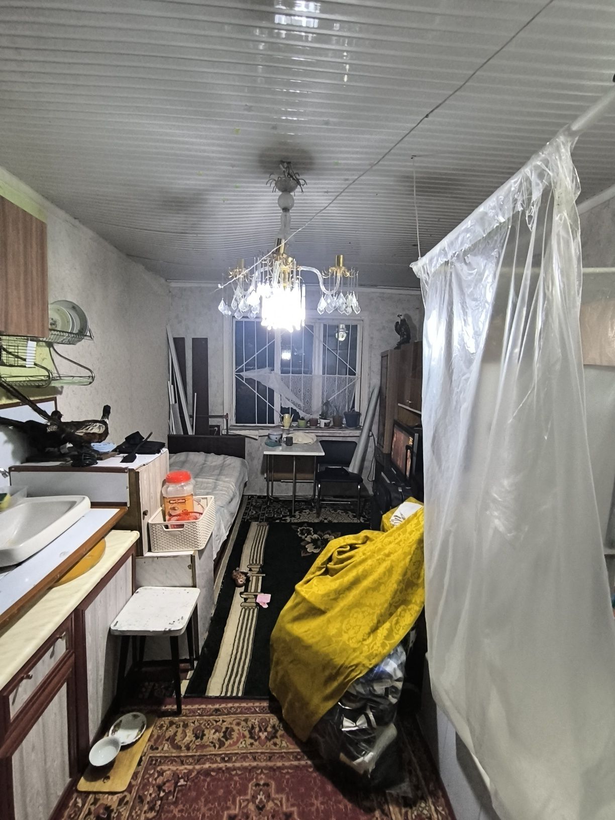 Комната в бывшем общежитии. В деревянном доме санузел свой . Не торец