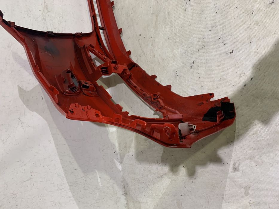 Bara fata Audi A3, Hatchback, 2013, 2014, 2015, 2016, cod origine OE 8V3807437, cu gauri pentru spalatori faruri.