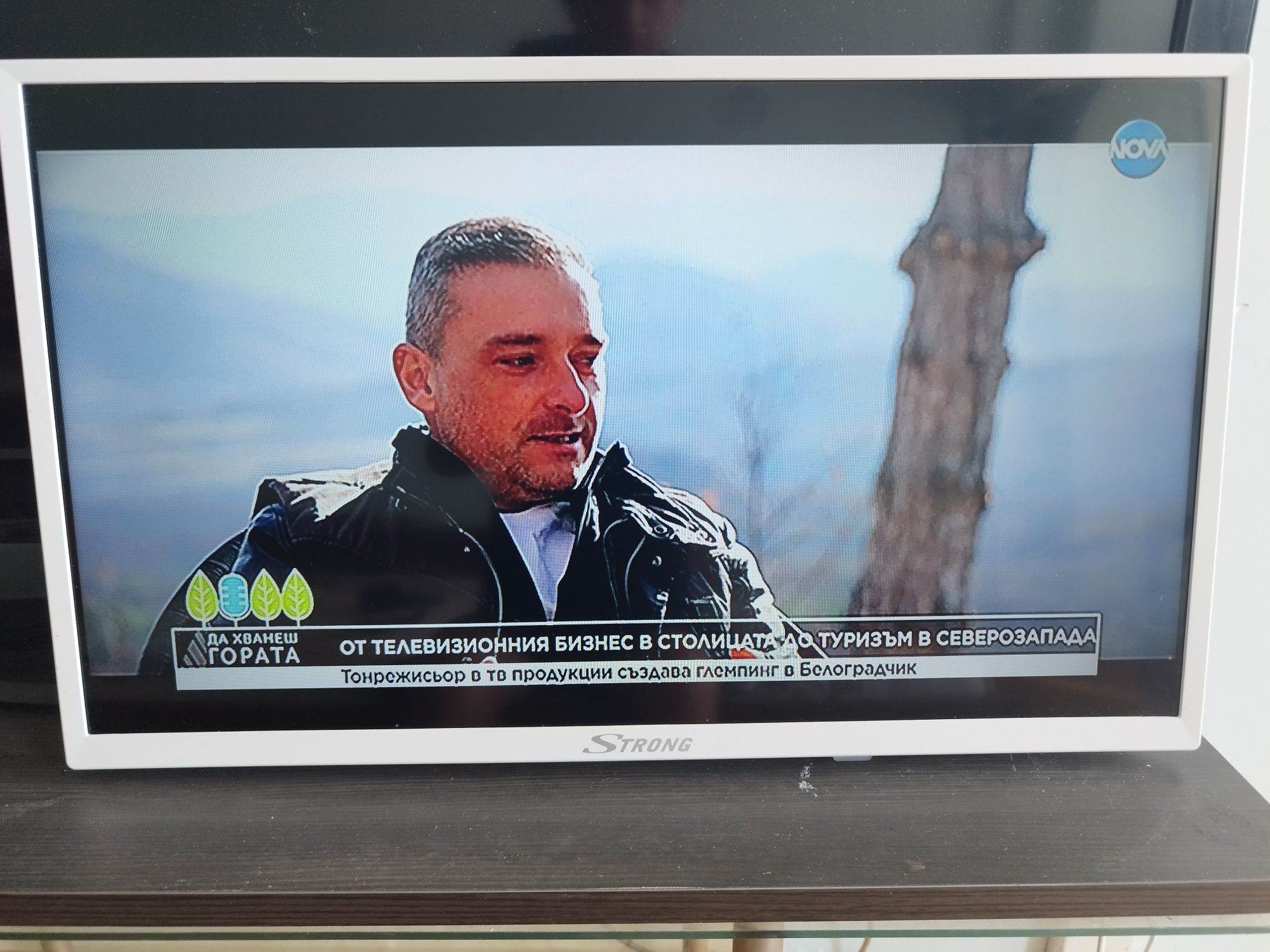 24" Телевизор STRONG 24HZ4003NW