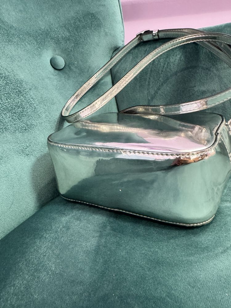 Guess, Liu jo, Calvin Klein, Steve Madden, Adidas