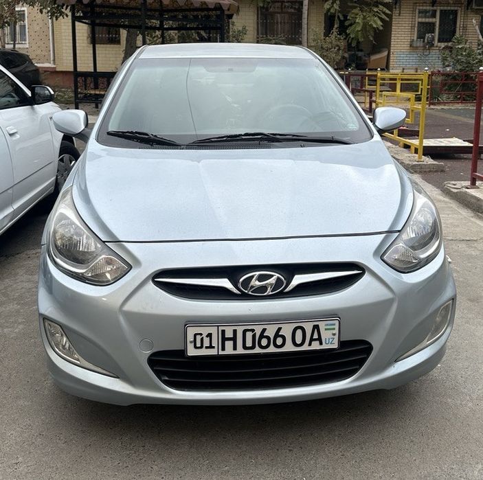 Hyundai accent 2012