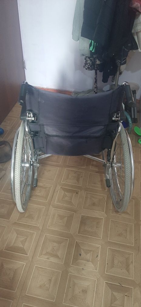 Инвалидная коляска немецкая уличная колёса накачиваются