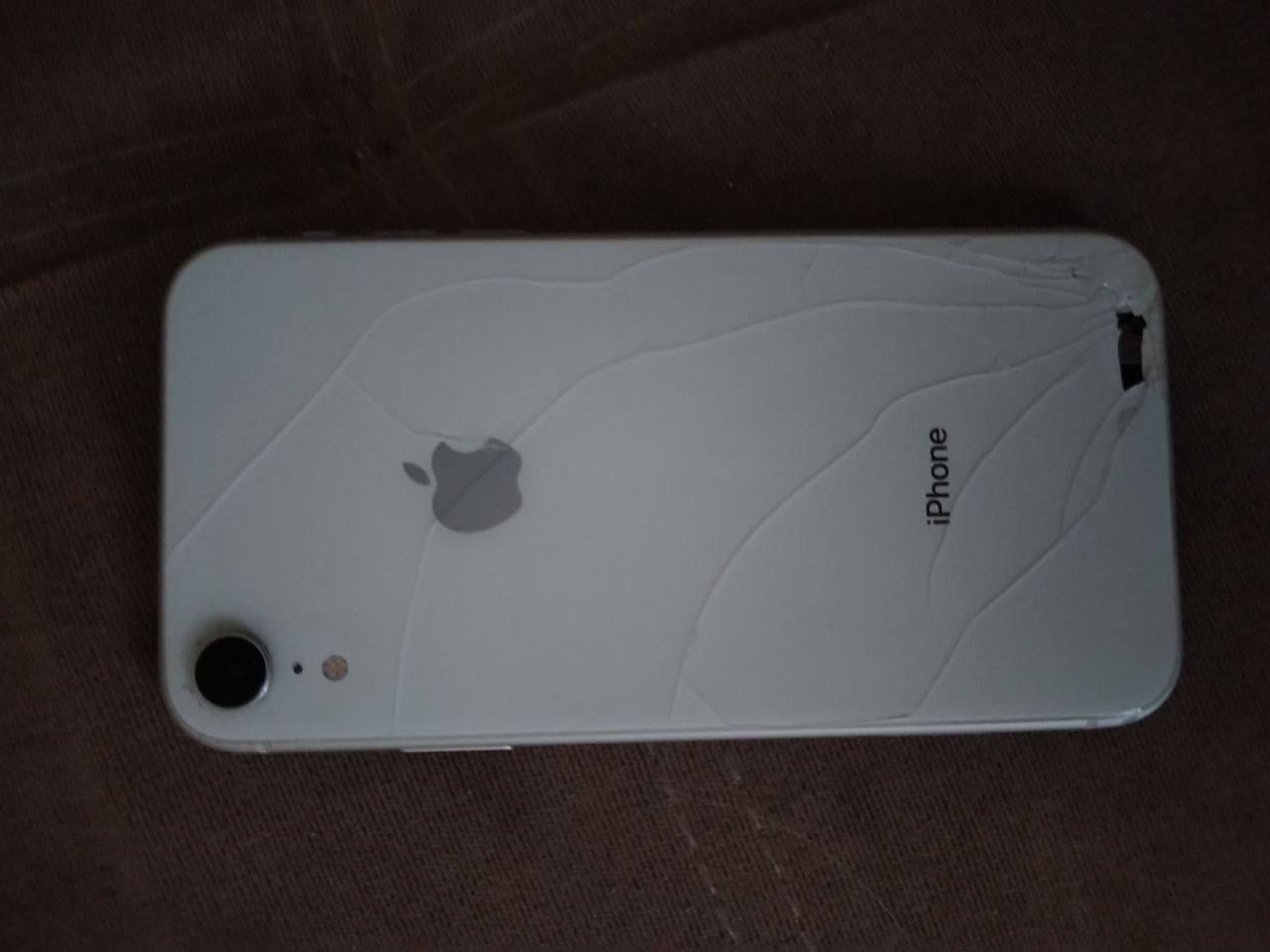 продам iPhone XR
