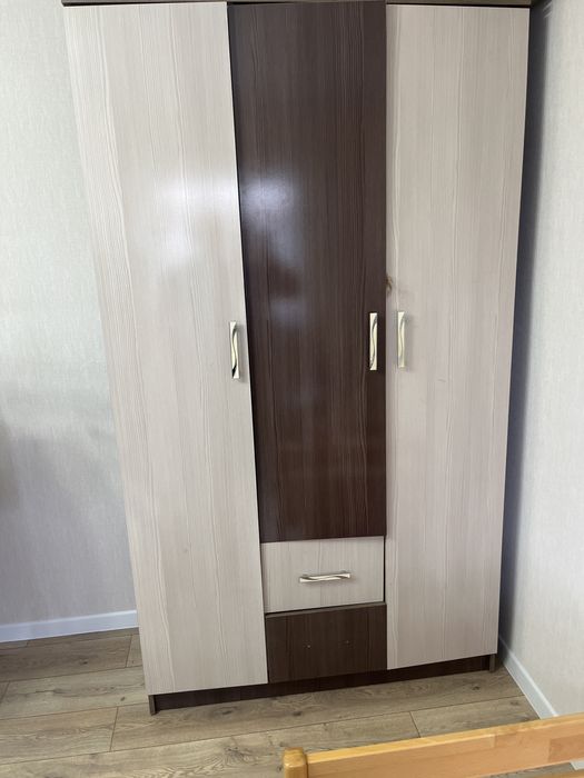 Продам шкаф белевой в хоршем состояний