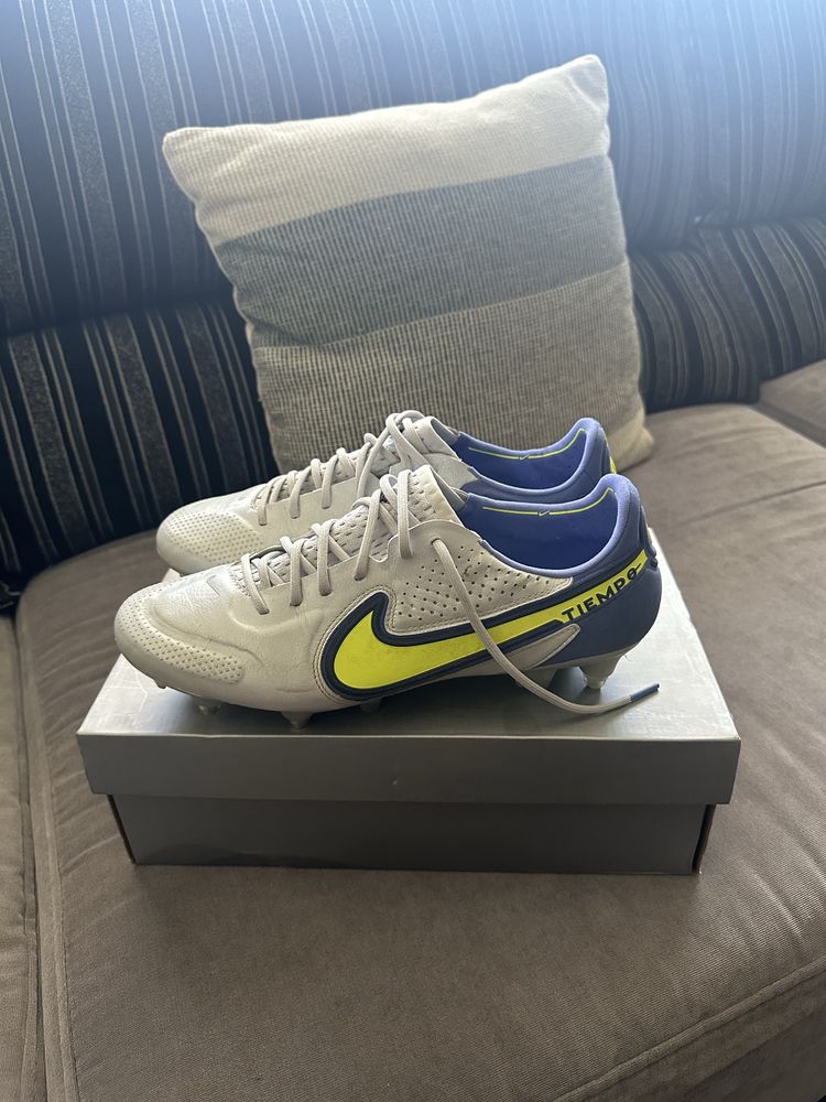 Професионални Бутонки Nike tiempo