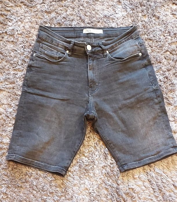 Vând pantaloni scurți  blugi Zara 38