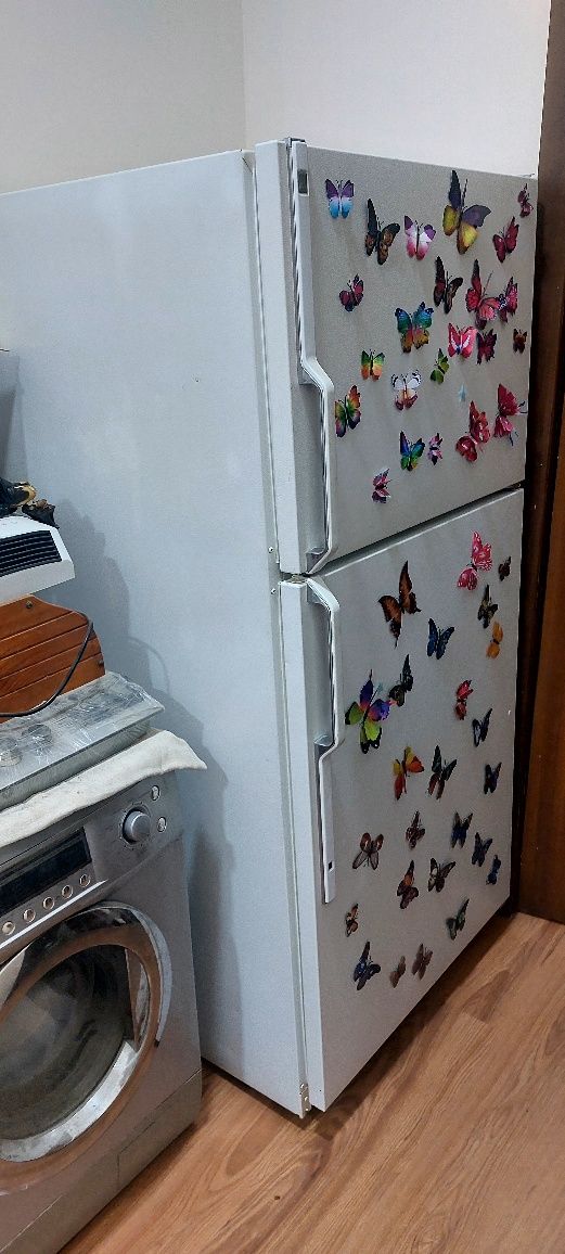 Продам холодильник б/у  Дженерал Электрик ,воздушное охлаждение.