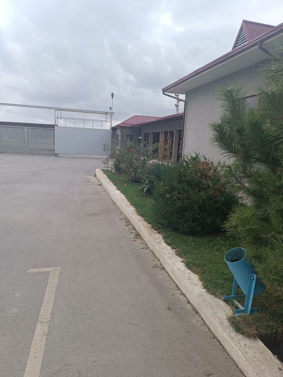 Продаётся 1 га. производственная база.