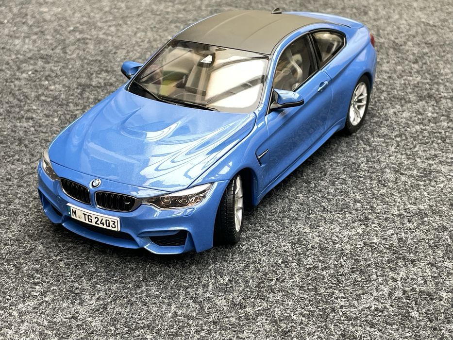 BMW F33 1/18 Paragon