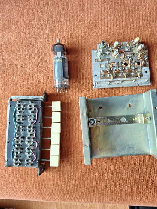 Componente radio pe lampi vechi