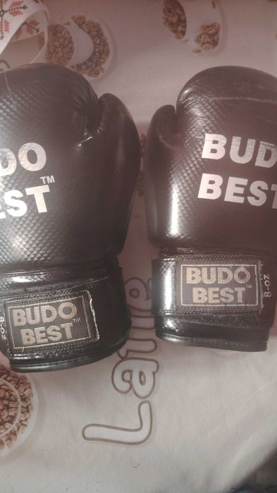 Vând mănuși de box