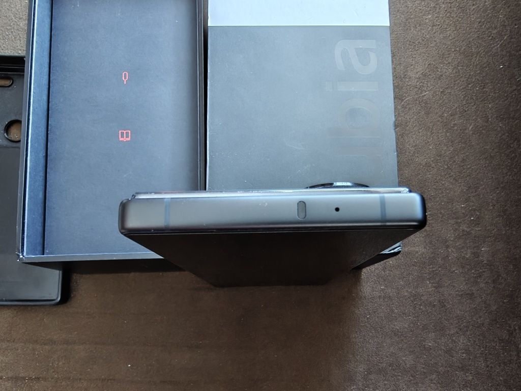 ZTE Nubia Z70 Ultra 16/512Gb Snapdragon Elite с български език