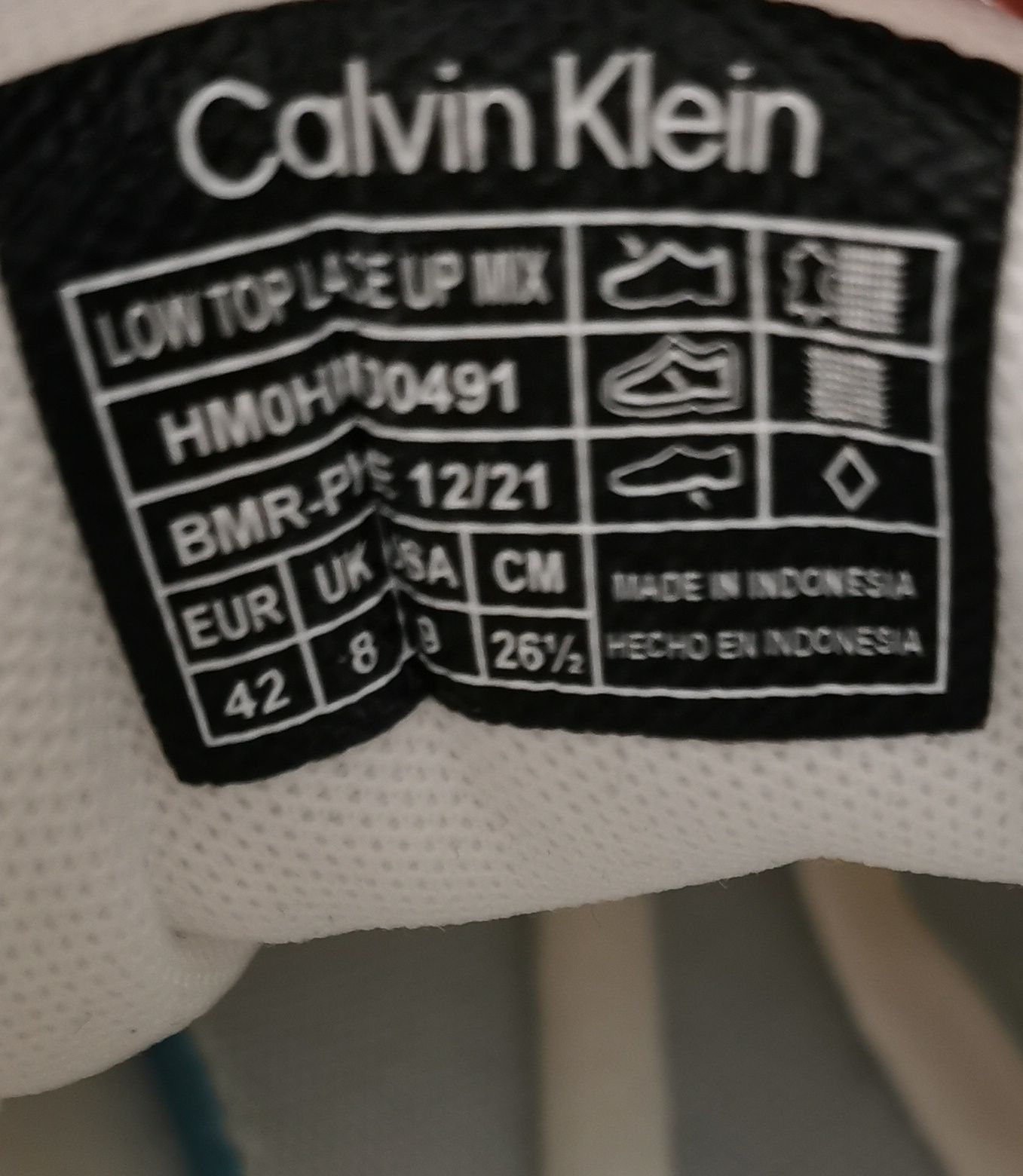 Teneși Calvin Klein