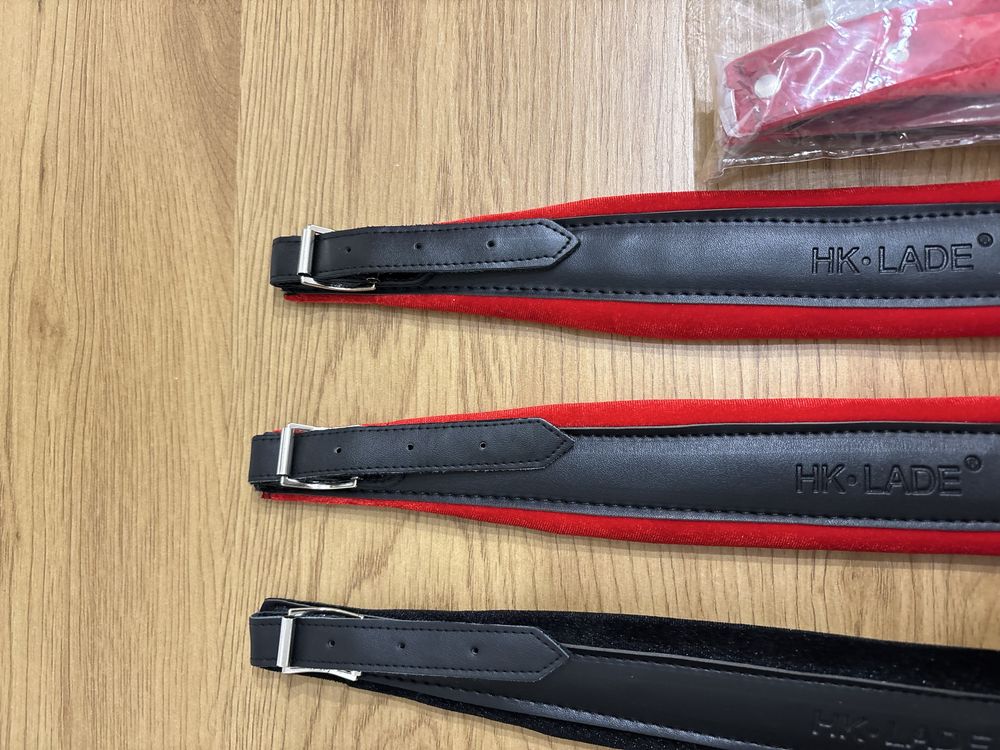 Vand curele acordeon negre si rosii la 120 de lei