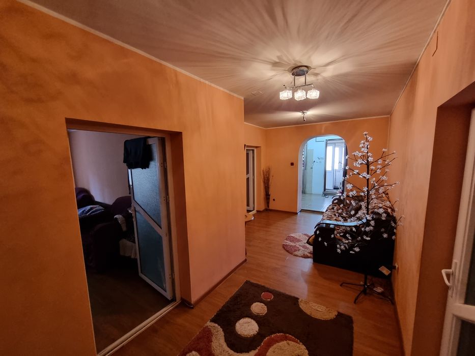 Vânzare 2 case complet utilate Moderne cu panouri solare si 3 AC Valu