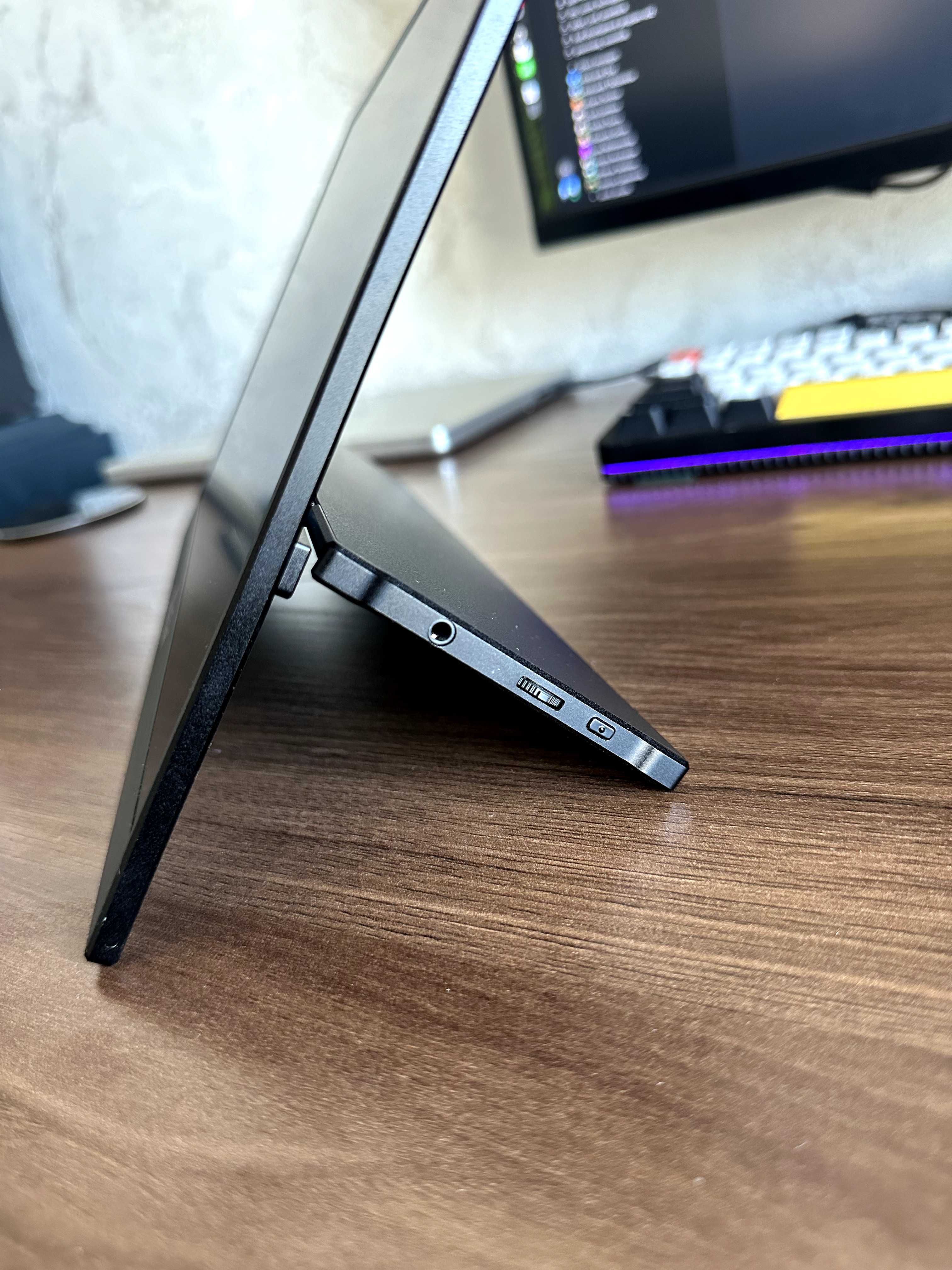Портативный монитор SideTrak Solo Pro 15.8" в отличном состоянии