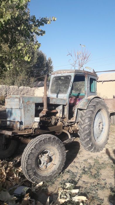 Traktor 40 yaxshi holatda