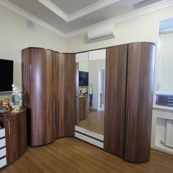 Продам спальный гарнитур из 5 наименований