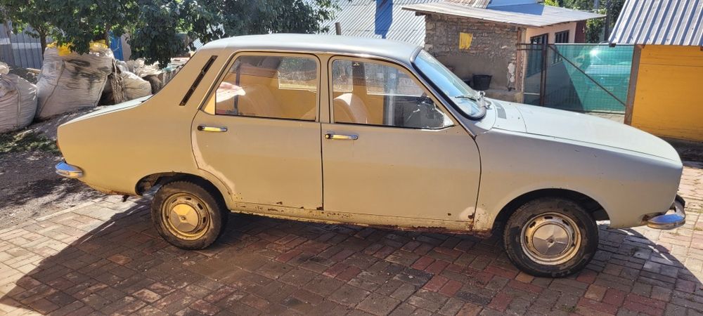 Vând  Dacia  1300