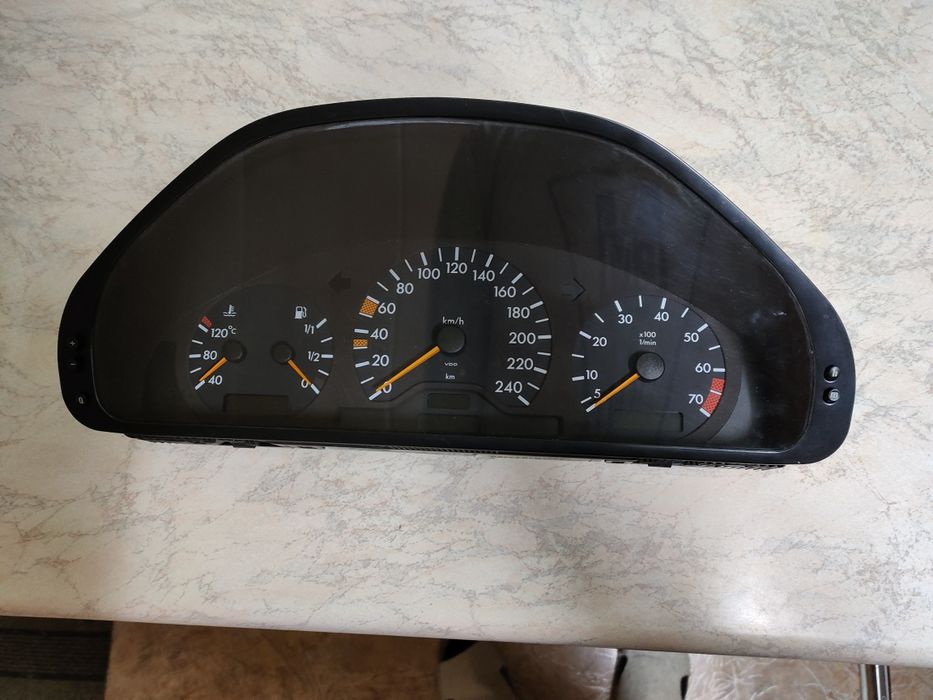 Приборная панель щиток панель приборов Mercedes C202 номер 6647