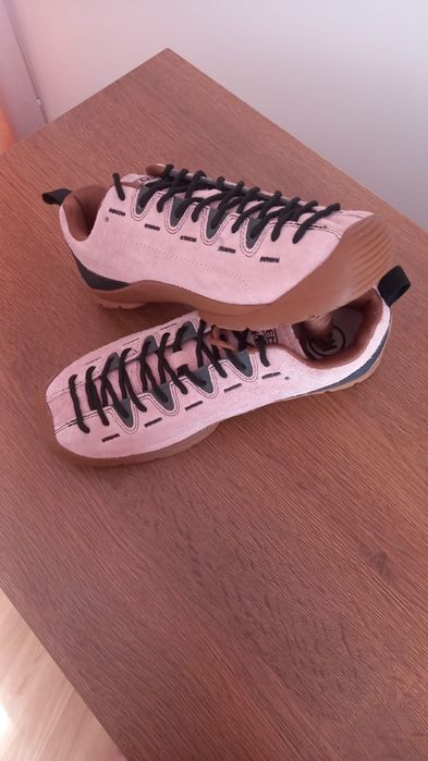 Adidas de drumeție Keen
