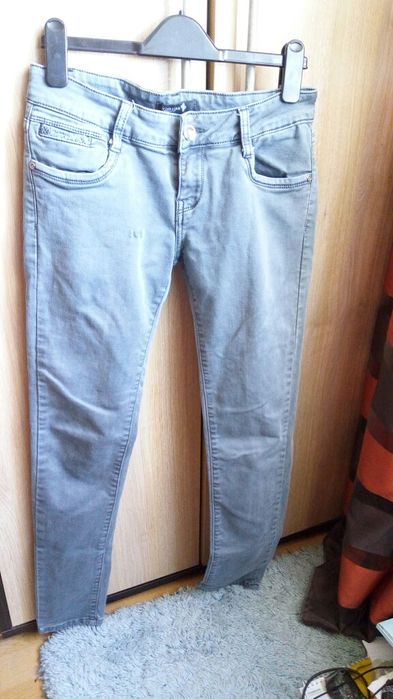 Дънки - модерни , изтъркани и др