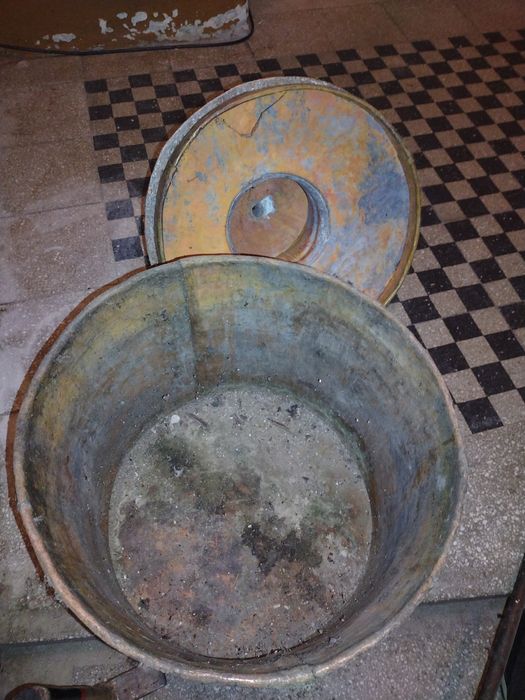 Cazan de tuica mic, vechi tabla foarte groasa