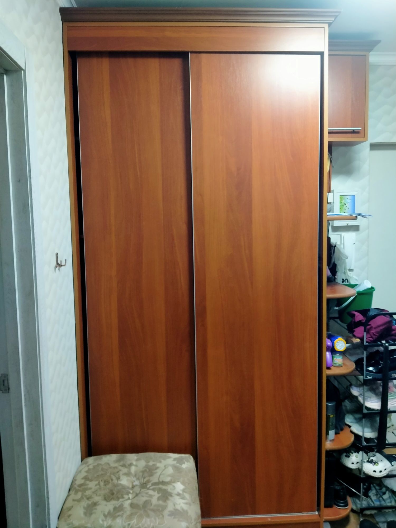 Продам шкаф в прихожую