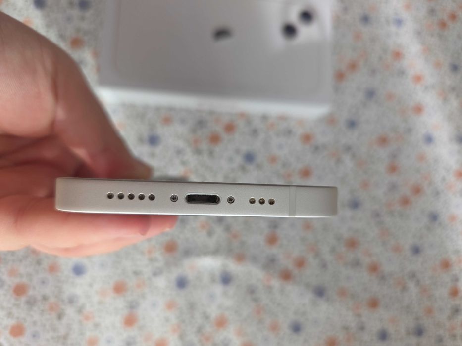 Vând Iphone 13 ALB  128 GB achizitionat nou din magazinul Altex