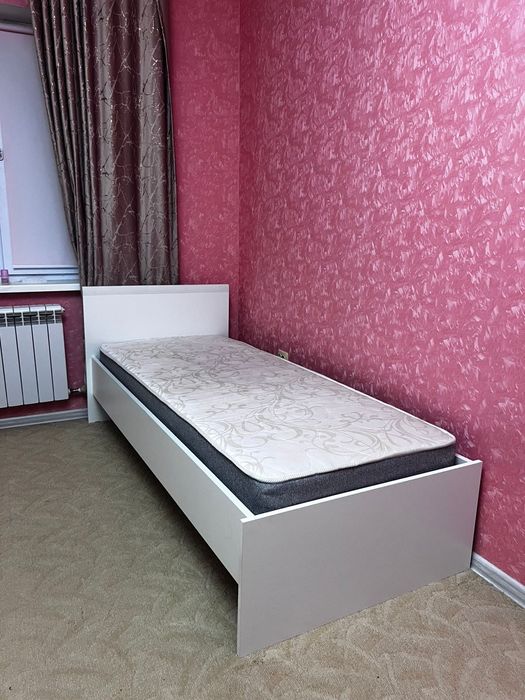 Кровать с матрасом