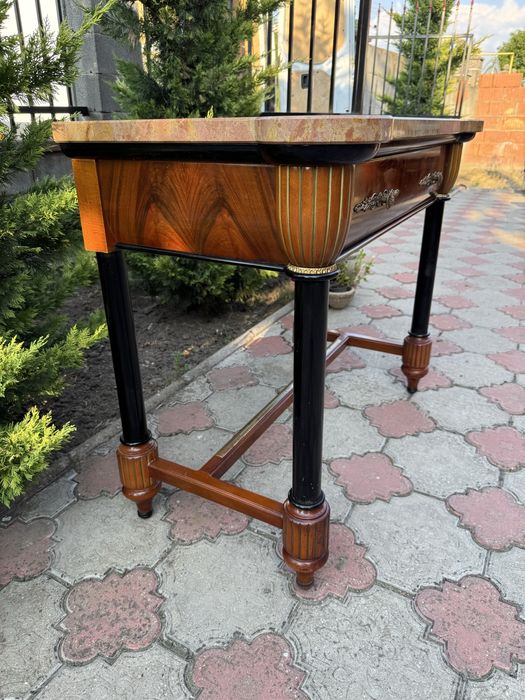 Comodă - masa de scris din lemn masiv, cu blat marmură