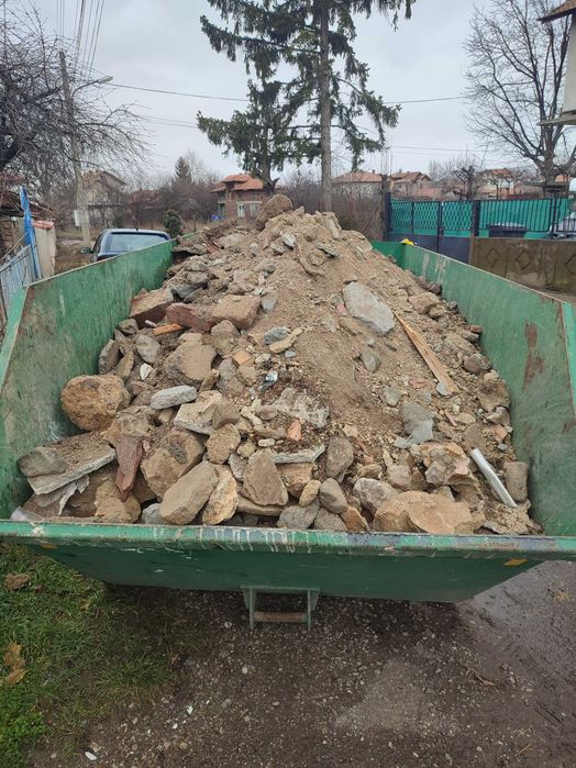 Извозва строителни отпадъци, кърти, чисти мазета и апартаменти