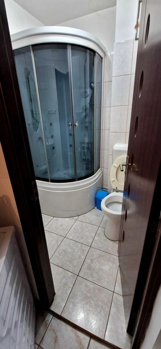 Închiriez apartament 4 camere zona Tractorul