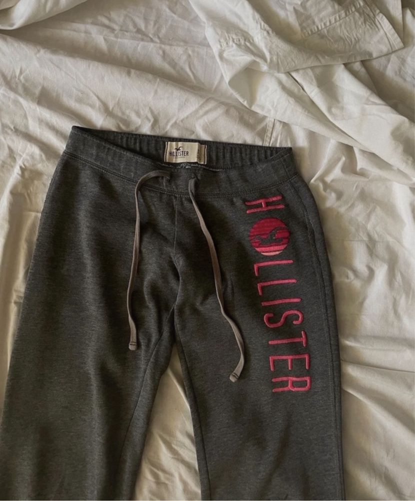 Pantaloni de trening joggeri Hollister Femei