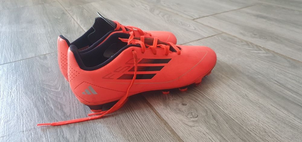Ghete fotbal iarba F50, nr 38,5
