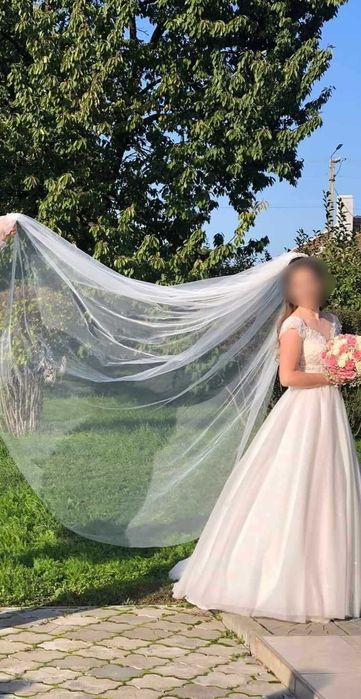 Vand rochie de mireasa tip printesa