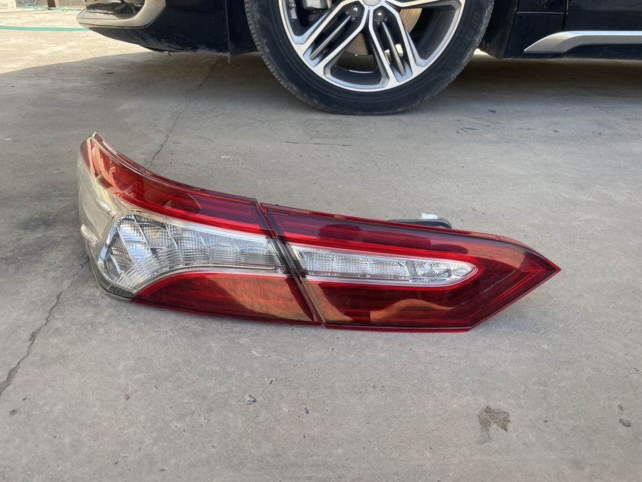 Toyota camry 70- Стоп комплект оригинал които люкс комплектация