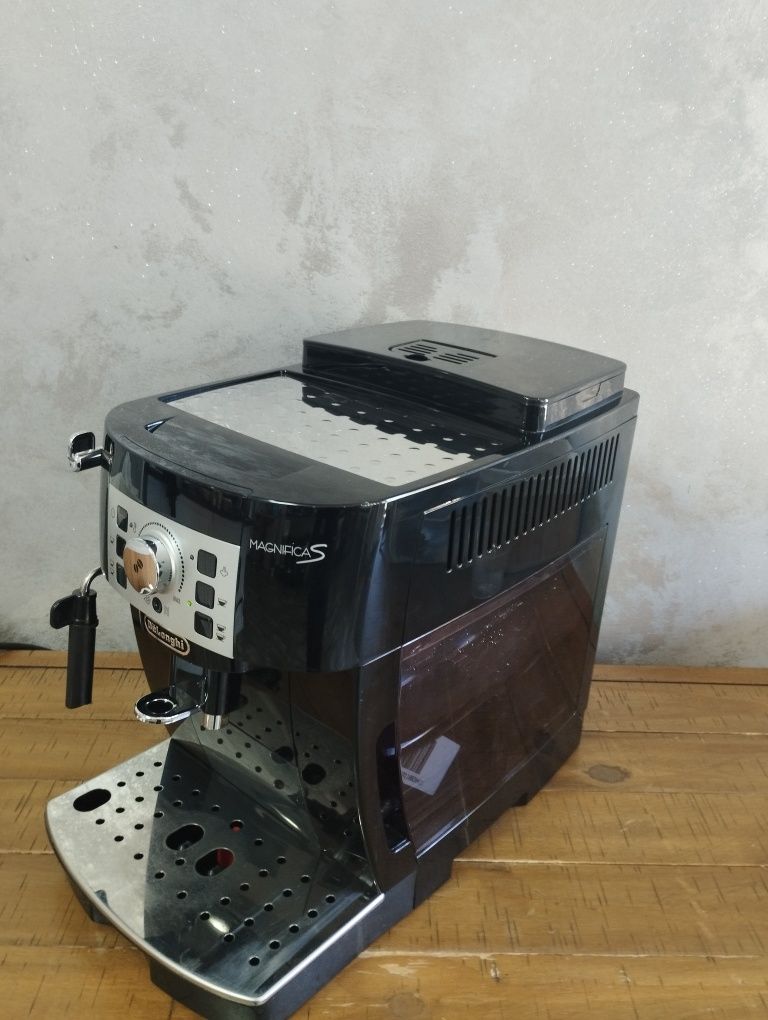 Espresoare/aparate/Expresoare Cafea DeLonghi Magnifica S/transport gra