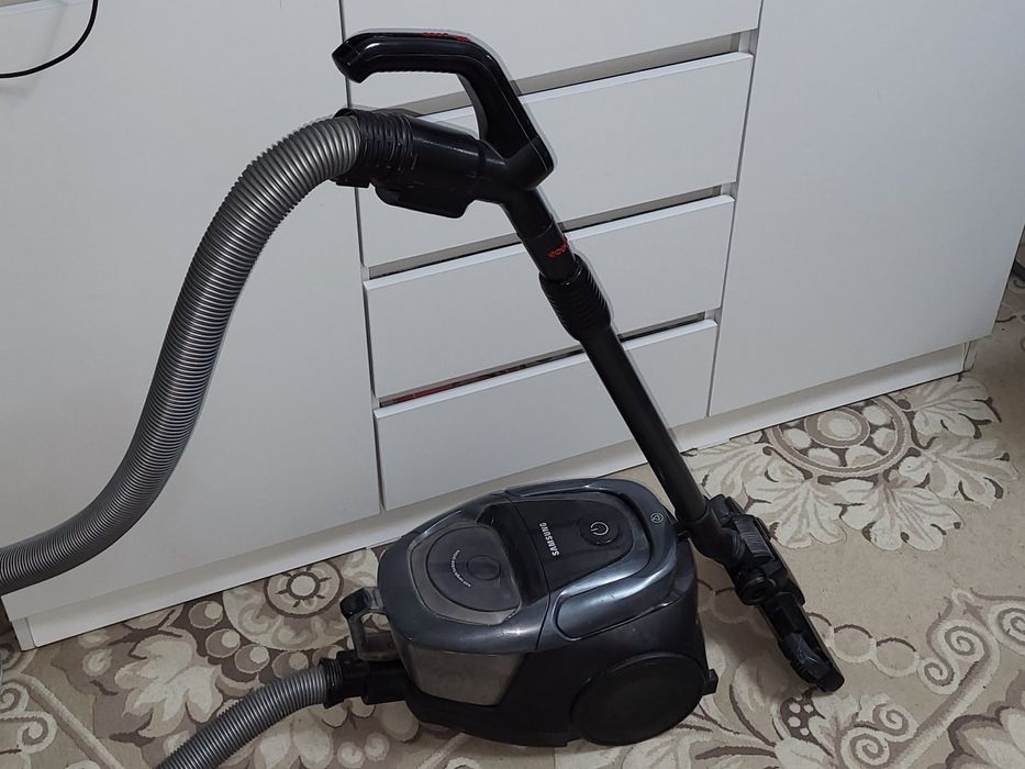 Пылесос Samsung VC18M31C0HG/EV