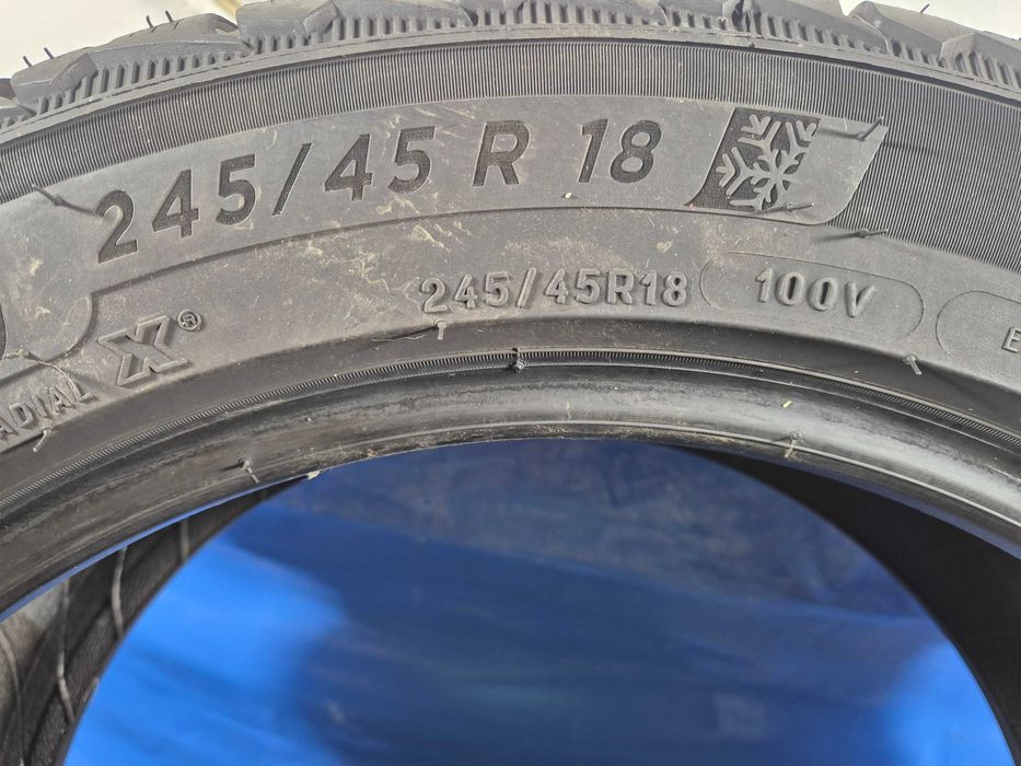 245/45/18 100v Michelin