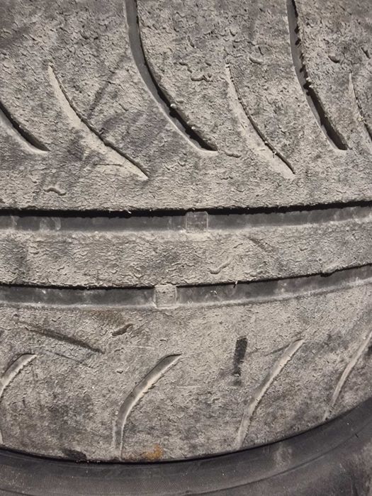 Полу сликове Zestino 275/35/18 TW240