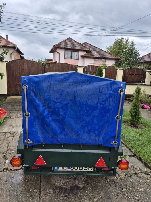Remorcă     auto